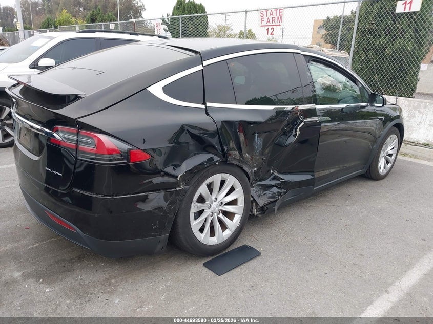 2019 Tesla Model x VIN 5YJXCAE28KF202045 IAAI salvage auction — RIGHT SIDE, Salvage (California), sold $5,700 on 2026-07-29 (photo 4)