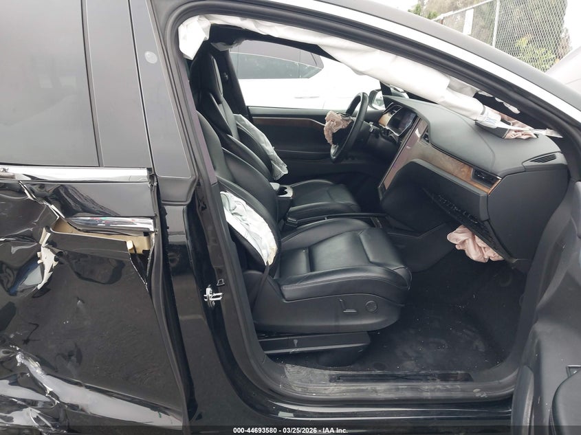 2019 Tesla Model x VIN 5YJXCAE28KF202045 IAAI salvage auction — RIGHT SIDE, Salvage (California), sold $5,700 on 2026-07-29 (photo 5)