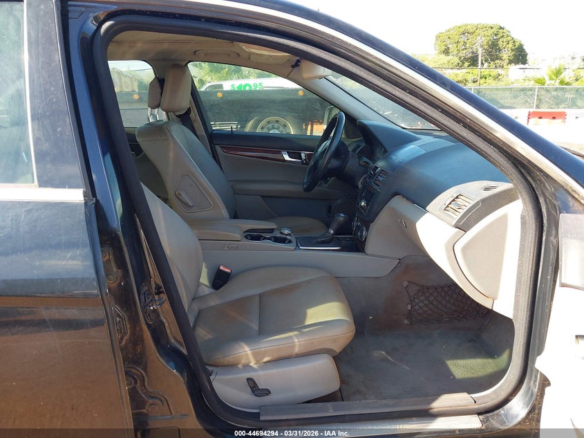 2008 Mercedes-benz C class VIN WDDGF54X88R030569 IAAI salvage auction — WATER/FLOOD, Salvage (Hawaii), sold $175 on 2026-08-04 (photo 5)