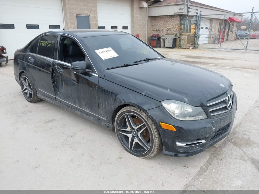 2014 Mercedes-benz C-klasse VIN WDDGF8AB3ER303259 IAAI salvage auction — LEFT & RIGHT, Salvage (Texas), sold $525 on 2026-07-28 (photo 1)