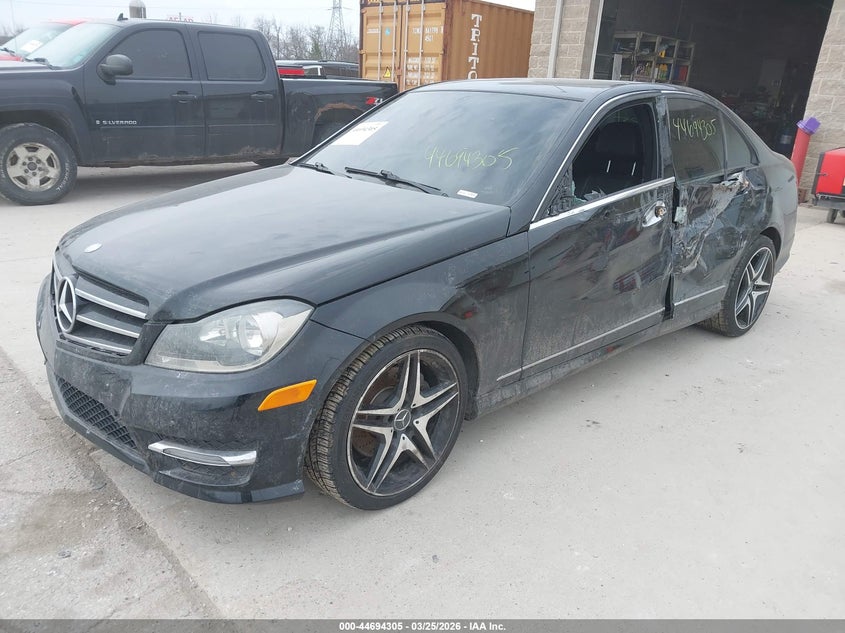 2014 Mercedes-benz C-klasse VIN WDDGF8AB3ER303259 IAAI salvage auction — LEFT & RIGHT, Salvage (Texas), sold $525 on 2026-07-28 (photo 2)