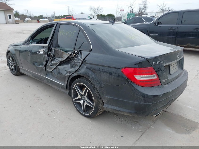 2014 Mercedes-benz C-klasse VIN WDDGF8AB3ER303259 IAAI salvage auction — LEFT & RIGHT, Salvage (Texas), sold $525 on 2026-07-28 (photo 3)