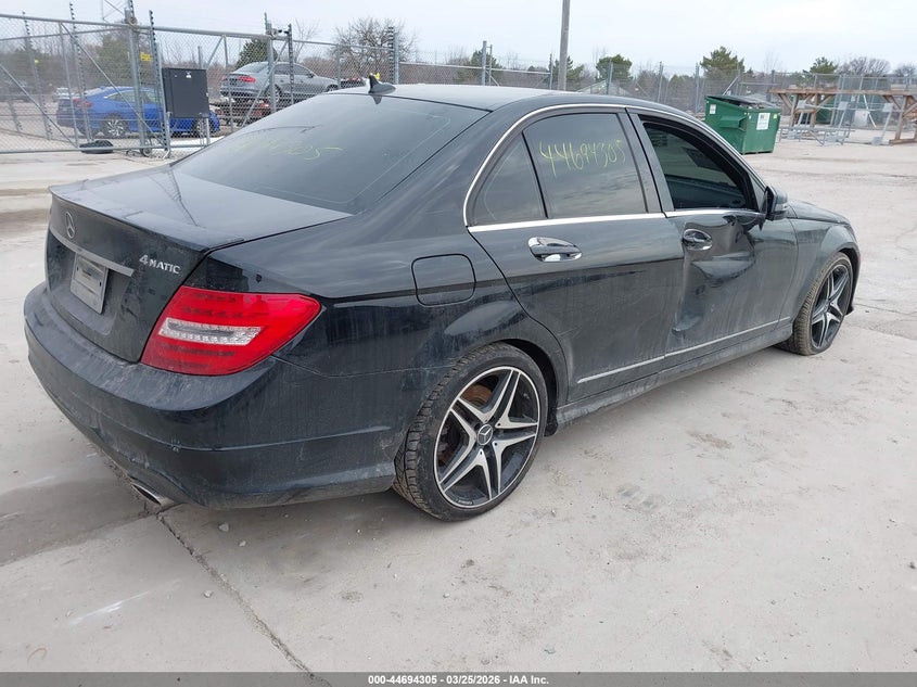 2014 Mercedes-benz C-klasse VIN WDDGF8AB3ER303259 IAAI salvage auction — LEFT & RIGHT, Salvage (Texas), sold $525 on 2026-07-28 (photo 4)