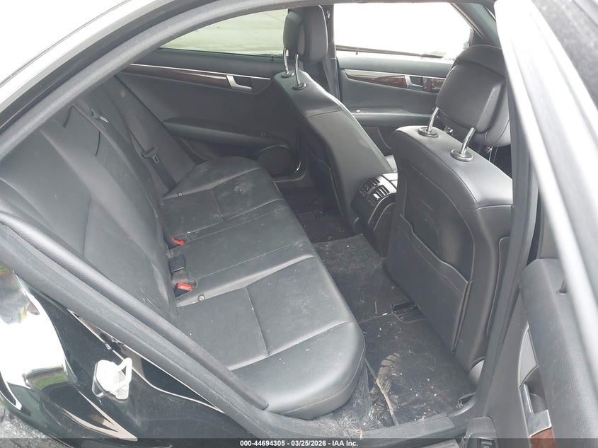 2014 Mercedes-benz C-klasse VIN WDDGF8AB3ER303259 IAAI salvage auction — LEFT & RIGHT, Salvage (Texas), sold $525 on 2026-07-28 (photo 8)