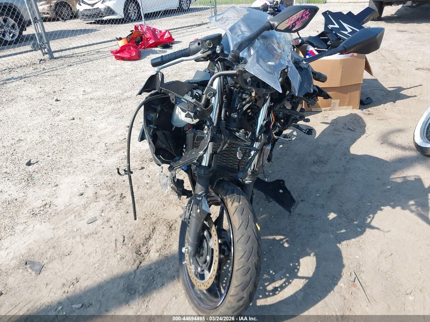 2025 Kawasaki Ninja VIN ML5EXGJ17SDA64921 IAAI salvage auction — FRONT END, Wait Title, sold $325 on 2026-07-29 (photo 5)
