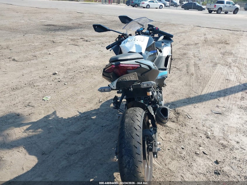 2025 Kawasaki Ninja VIN ML5EXGJ17SDA64921 IAAI salvage auction — FRONT END, Wait Title, sold $325 on 2026-07-29 (photo 6)