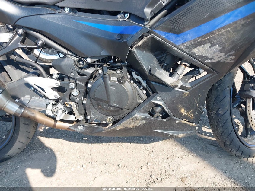 2025 Kawasaki Ninja VIN ML5EXGJ17SDA64921 IAAI salvage auction — FRONT END, Wait Title, sold $325 on 2026-07-29 (photo 8)