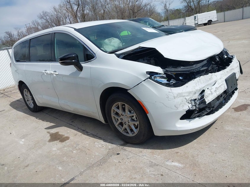 2025 Chrysler Voyager VIN 2C4RC1CG8SR611173 — IAAI salvage auction photo