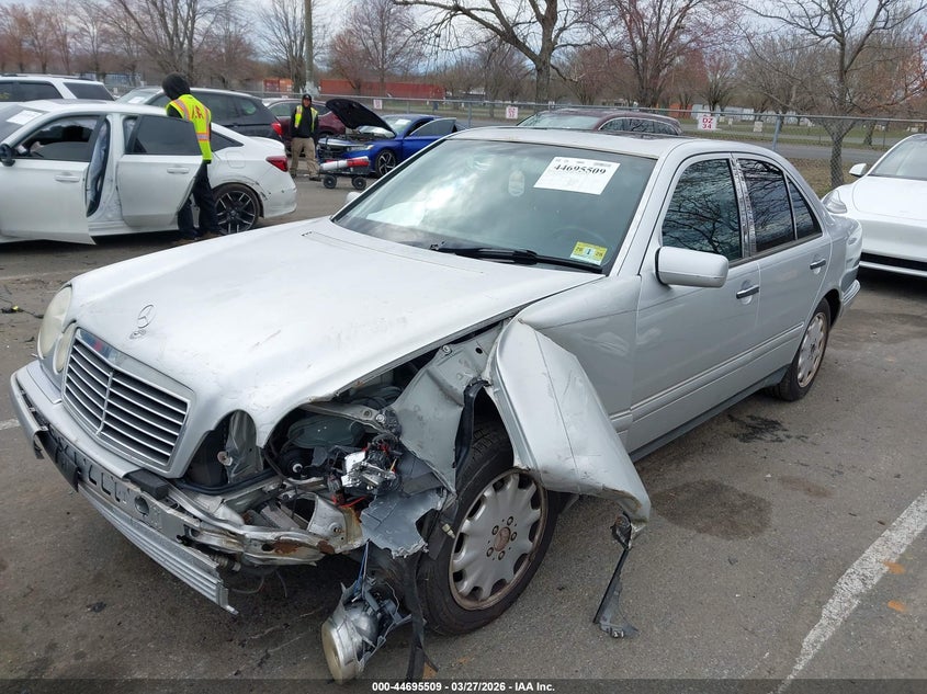 1999 Mercedes-benz E-klasse VIN WDBJF65H0XA843087 IAAI salvage auction — FRONT & REAR, Salvage (New Jersey), sold $475 on 2026-07-13 (photo 2)