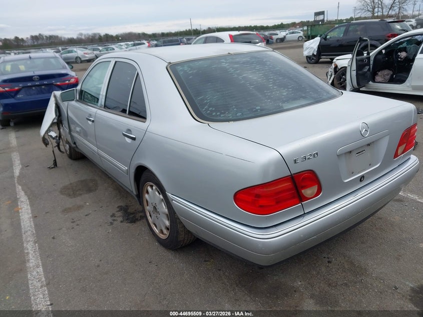 1999 Mercedes-benz E-klasse VIN WDBJF65H0XA843087 IAAI salvage auction — FRONT & REAR, Salvage (New Jersey), sold $475 on 2026-07-13 (photo 3)