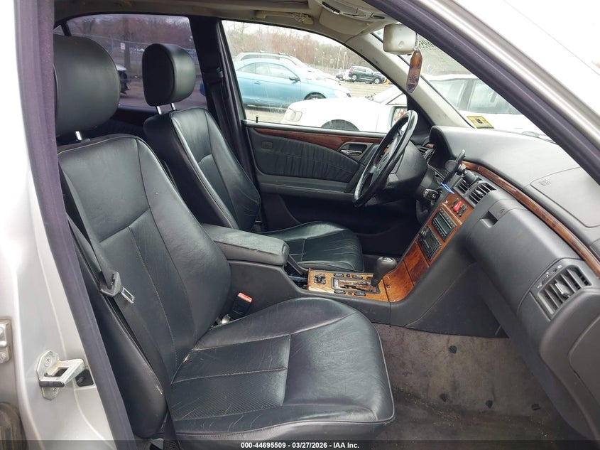 1999 Mercedes-benz E-klasse VIN WDBJF65H0XA843087 IAAI salvage auction — FRONT & REAR, Salvage (New Jersey), sold $475 on 2026-07-13 (photo 5)