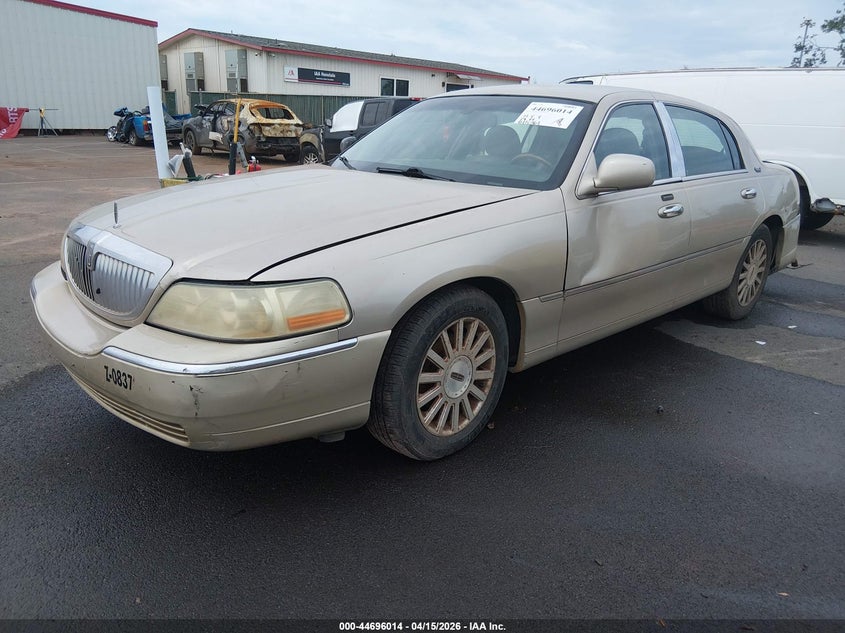 2010 Lincoln TOWN CAR VIN 2LNBL8CV0AX618861 IAAI salvage auction — WATER/FLOOD, Salvage (Hawaii), sold $50 on 2026-07-24 (photo 2)