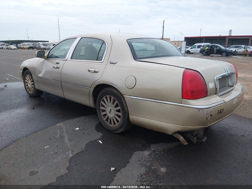 2010 Lincoln TOWN CAR VIN 2LNBL8CV0AX618861 IAAI salvage auction — WATER/FLOOD, Salvage (Hawaii), sold $50 on 2026-07-24 (photo 3)