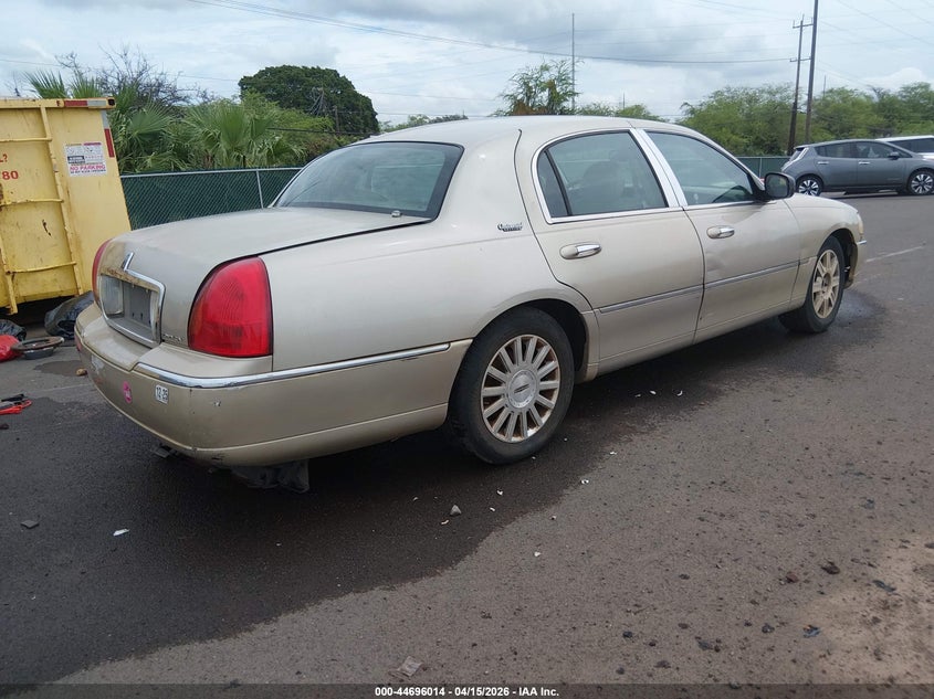 2010 Lincoln TOWN CAR VIN 2LNBL8CV0AX618861 IAAI salvage auction — WATER/FLOOD, Salvage (Hawaii), sold $50 on 2026-07-24 (photo 4)