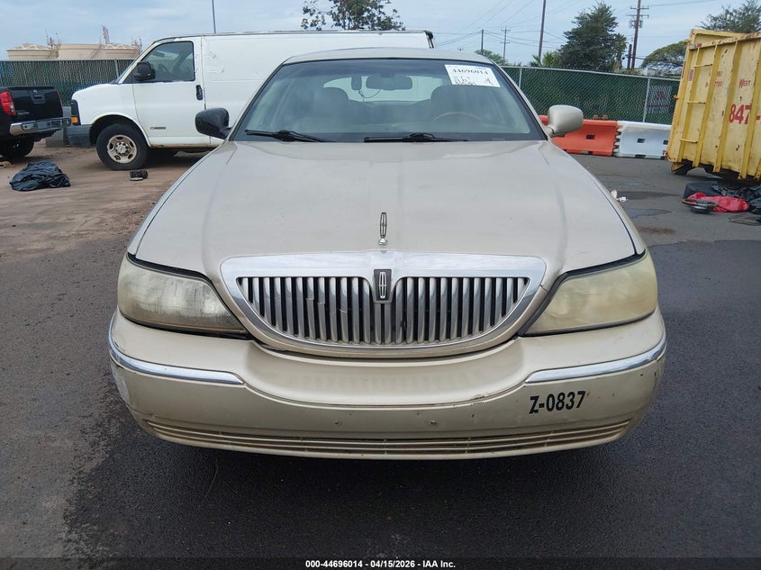 2010 Lincoln TOWN CAR VIN 2LNBL8CV0AX618861 IAAI salvage auction — WATER/FLOOD, Salvage (Hawaii), sold $50 on 2026-07-24 (photo 6)
