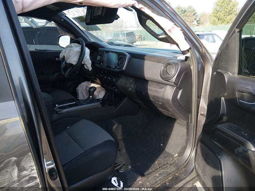 2021 Toyota Tacoma VIN 5TFCZ5AN0MX272846 IAAI salvage auction — FRONT END, Wait Title, sold $10,400 on 2026-07-29 (photo 5)