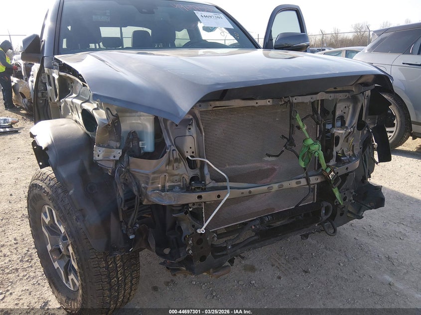 2021 Toyota Tacoma VIN 5TFCZ5AN0MX272846 IAAI salvage auction — FRONT END, Wait Title, sold $10,400 on 2026-07-29 (photo 6)