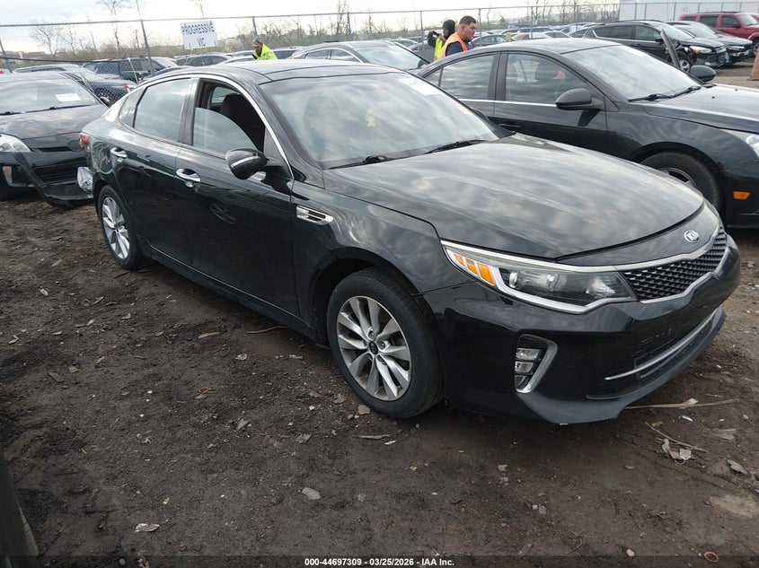 2018 Kia Optima VIN 5XXGT4L30JG245836 IAAI salvage auction — RIGHT SIDE, Wait Title, sold $925 on 2026-07-23 (photo 1)
