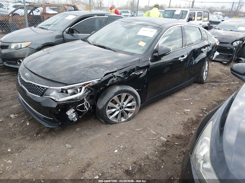 2018 Kia Optima VIN 5XXGT4L30JG245836 IAAI salvage auction — RIGHT SIDE, Wait Title, sold $925 on 2026-07-23 (photo 2)