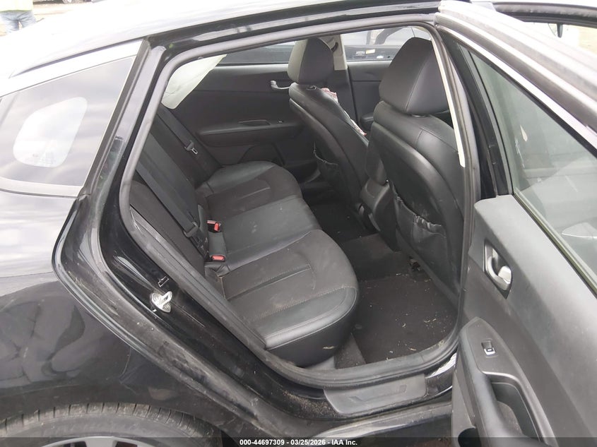 2018 Kia Optima VIN 5XXGT4L30JG245836 IAAI salvage auction — RIGHT SIDE, Wait Title, sold $925 on 2026-07-23 (photo 8)