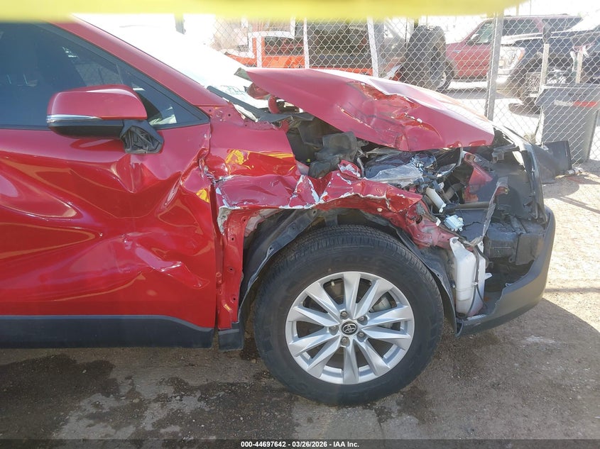 2022 Toyota Corolla cross VIN 7MUCAAAG8NV013892 IAAI salvage auction — FRONT & REAR, Wait Title, sold $2,325 on 2026-07-14 (photo 6)