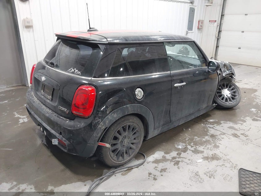 2014 Mini Hard top VIN WMWXM7C53ET985772 IAAI salvage auction — FRONT END, Wait Title, sold $200 on 2026-07-10 (photo 4)