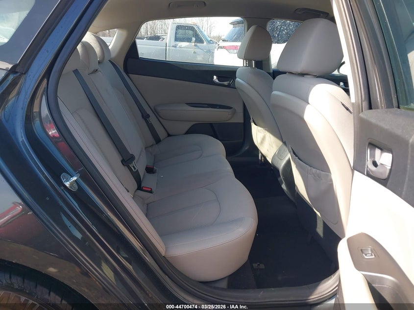 2016 Kia Optima VIN 5XXGT4L39GG087635 IAAI salvage auction — REAR END, Wait Title, sold $2,250 on 2026-07-19 (photo 8)