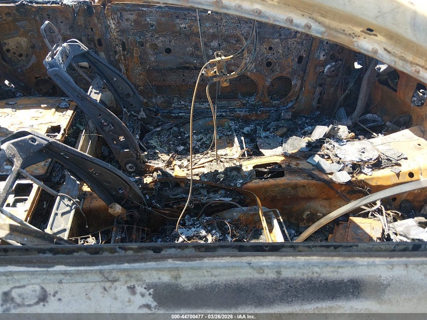 2010 Mercedes-benz E-class VIN WDDKJ7CB8AF005382 IAAI salvage auction — TOTAL BURN, Parts Only (Arkansas), sold $125 on 2026-07-15 (photo 5)