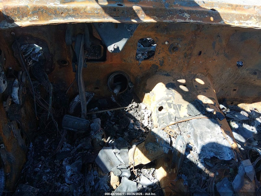 2010 Mercedes-benz E-class VIN WDDKJ7CB8AF005382 IAAI salvage auction — TOTAL BURN, Parts Only (Arkansas), sold $125 on 2026-07-15 (photo 7)