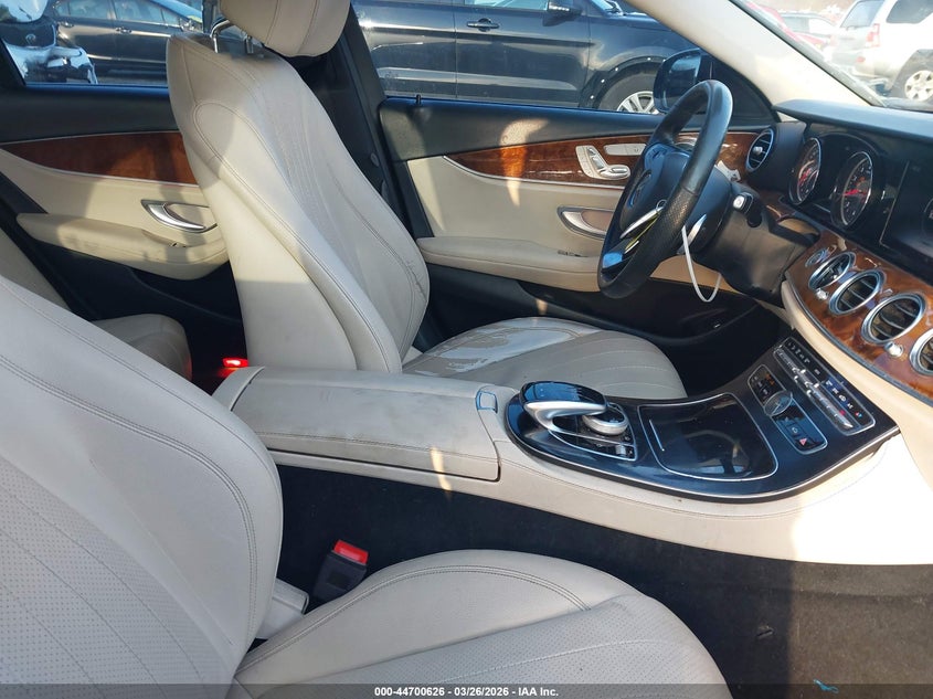 2018 Mercedes-benz E-klasse VIN WDDZF4KB6JA330917 IAAI salvage auction — LEFT REAR, Wait Title, sold $3,950 on 2026-07-27 (photo 5)