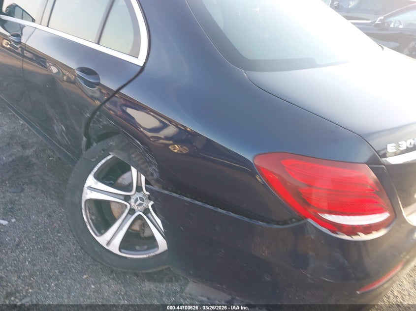 2018 Mercedes-benz E-klasse VIN WDDZF4KB6JA330917 IAAI salvage auction — LEFT REAR, Wait Title, sold $3,950 on 2026-07-27 (photo 6)
