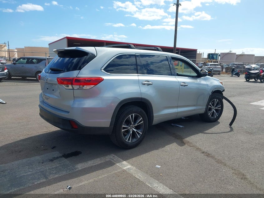 2017 Toyota Highlander VIN 5TDZARFH4HS032156 IAAI salvage auction — FRONT END, Salvage (Hawaii), sold $4,100 on 2026-07-14 (photo 4)
