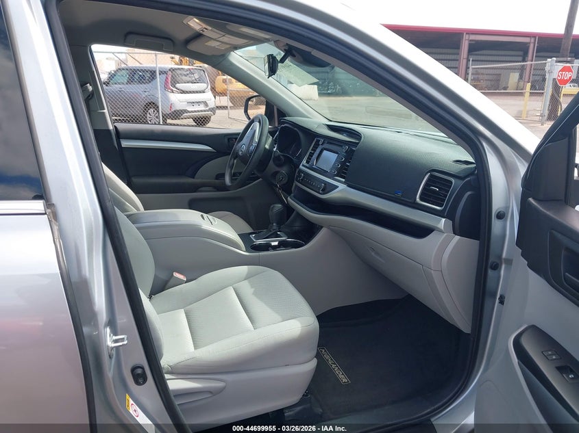 2017 Toyota Highlander VIN 5TDZARFH4HS032156 IAAI salvage auction — FRONT END, Salvage (Hawaii), sold $4,100 on 2026-07-14 (photo 5)