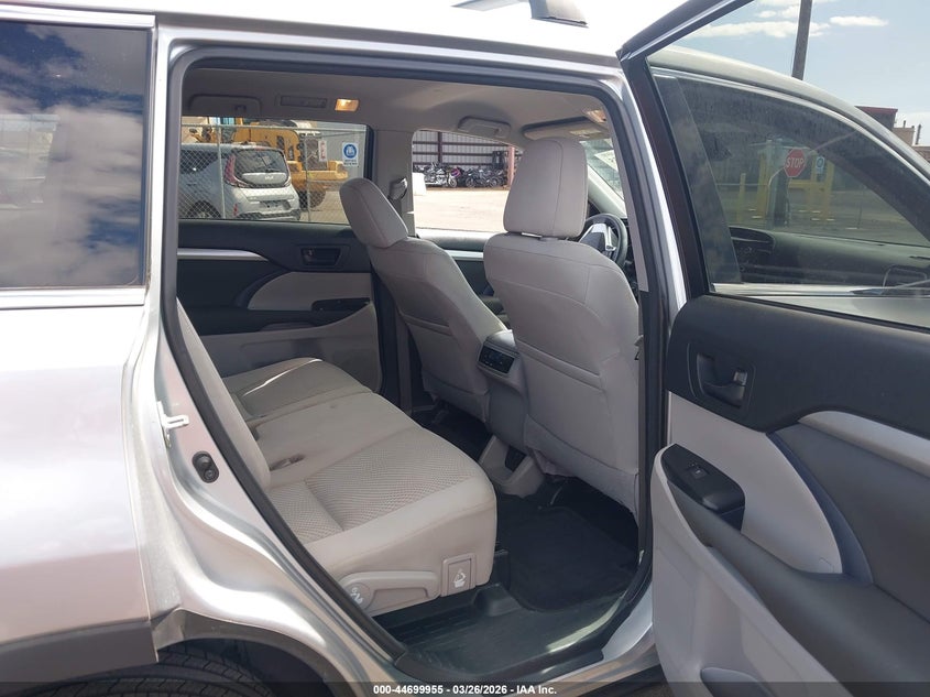 2017 Toyota Highlander VIN 5TDZARFH4HS032156 IAAI salvage auction — FRONT END, Salvage (Hawaii), sold $4,100 on 2026-07-14 (photo 8)