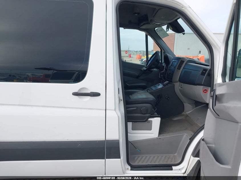 2017 Mercedes-benz Sprinter VIN WD3PE7CD9HP386986 IAAI salvage auction — LEFT SIDE, Wait Title, sold $2,300 on 2026-07-22 (photo 5)
