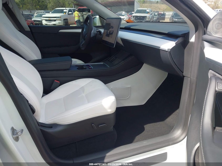 2023 Tesla Model y VIN 7SAYGDEE3PF706419 IAAI salvage auction — REAR END, Clear (Oklahoma), sold $12,600 on 2026-07-29 (photo 5)