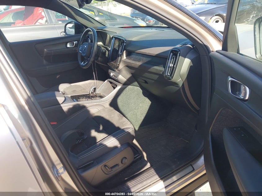 2024 Volvo Xc40 recharge VIN YV4ER3XL0R2253430 IAAI salvage auction — LEFT FRONT, Salvage (California), sold $14,450 on 2026-08-20 (photo 5)