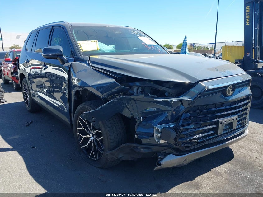 2024 Toyota Highlander VIN 5TDAAAA53RS007231 IAAI salvage auction — Unknown, Salvage Certificate (California), sold $17,800 on 2026-05-01 (photo 1)