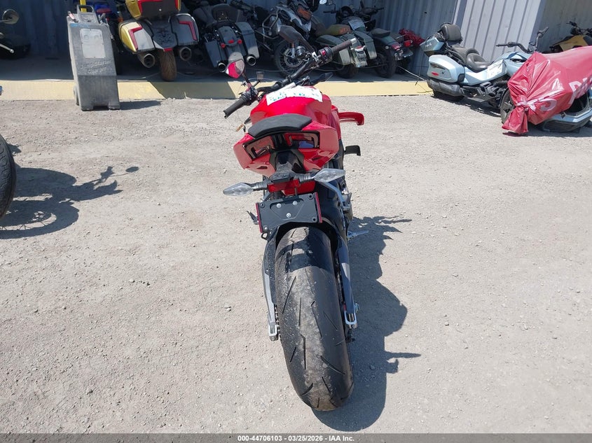 2026 Ducati Streetfighter VIN ZDMFAK6W4TB001745 IAAI salvage auction — FRONT & REAR, Wait Title, sold $13,050 on 2026-08-05 (photo 6)