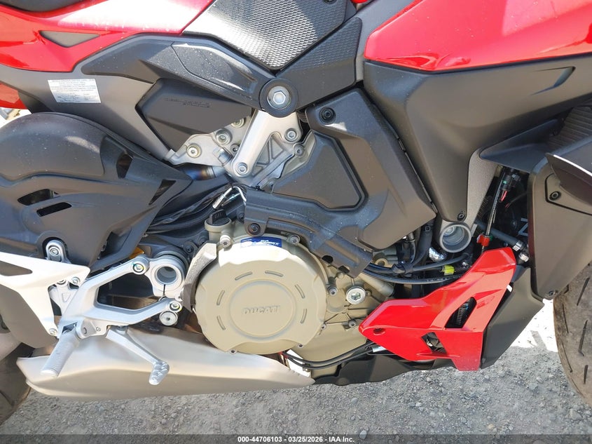 2026 Ducati Streetfighter VIN ZDMFAK6W4TB001745 IAAI salvage auction — FRONT & REAR, Wait Title, sold $13,050 on 2026-08-05 (photo 8)
