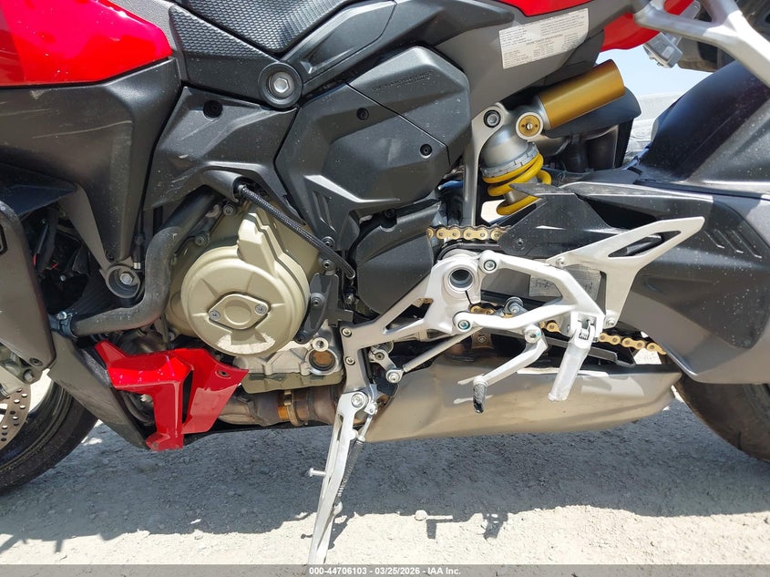 2026 Ducati Streetfighter VIN ZDMFAK6W4TB001745 IAAI salvage auction — FRONT & REAR, Wait Title, sold $13,050 on 2026-08-05 (photo 9)