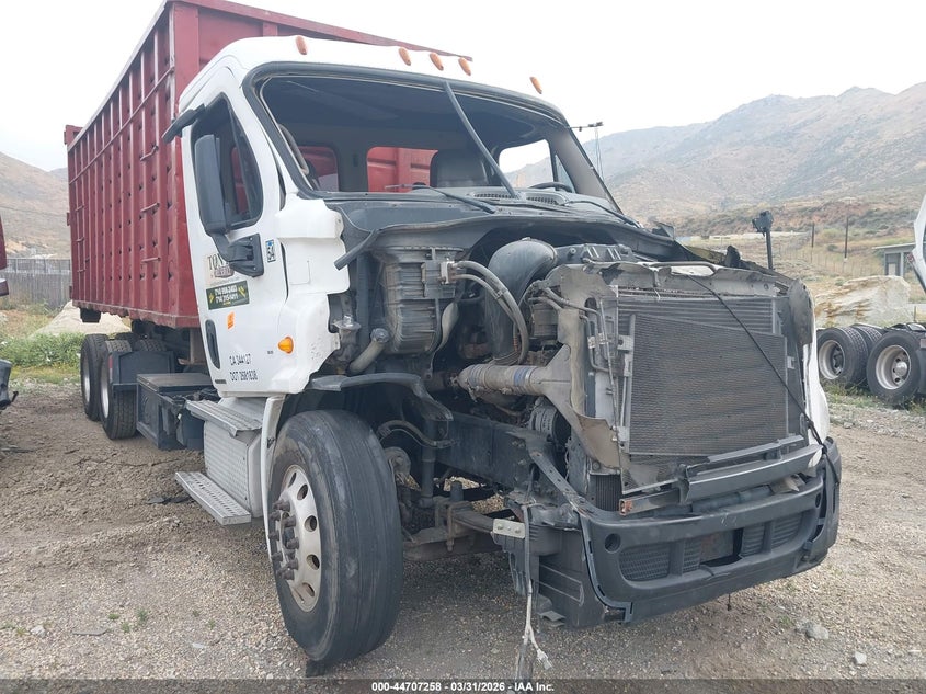 2012 Freightliner Cascadia 113 VIN 1FUJGBDV9CSBT0316 — IAAI salvage auction photo