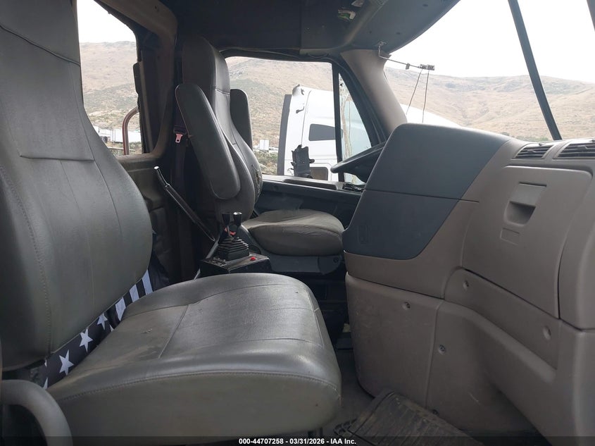 2012 Freightliner Cascadia 113 VIN 1FUJGBDV9CSBT0316 IAAI salvage auction — ROLLOVER, Salvage (California), sold $7,500 on 2026-09-09 (photo 5)