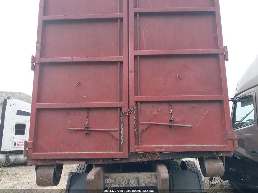 2012 Freightliner Cascadia 113 VIN 1FUJGBDV9CSBT0316 IAAI salvage auction — ROLLOVER, Salvage (California), sold $7,500 on 2026-09-09 (photo 8)