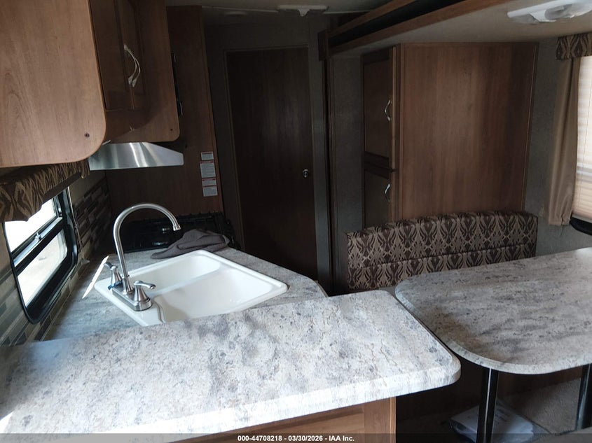 2016 Forest river Coachman VIN 5ZT2CAMB2GA024059 IAAI salvage auction — ROOF, Salvage (Vermont), sold $925 on 2026-07-22 (photo 5)