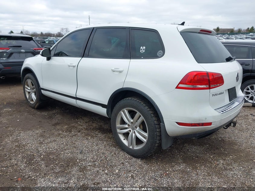 2013 Volkswagen Touareg VIN WVGEP9BP5DD006015 IAAI salvage auction — RIGHT FRONT, Salvage (Illinois), sold $2,250 on 2026-07-08 (photo 3)