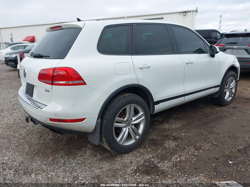 2013 Volkswagen Touareg VIN WVGEP9BP5DD006015 IAAI salvage auction — RIGHT FRONT, Salvage (Illinois), sold $2,250 on 2026-07-08 (photo 4)
