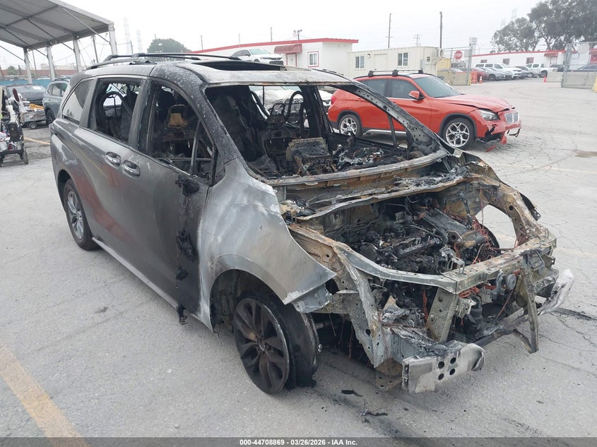 2021 Toyota Sienna VIN 5TDYRKEC4MS026465 IAAI salvage auction — TOTAL BURN, Salvage Title, sold $2,225 on 2026-07-15 (photo 1)