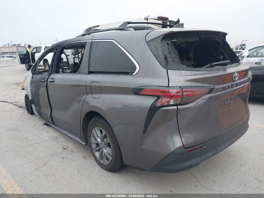 2021 Toyota Sienna VIN 5TDYRKEC4MS026465 IAAI salvage auction — TOTAL BURN, Salvage Title, sold $2,225 on 2026-07-15 (photo 3)