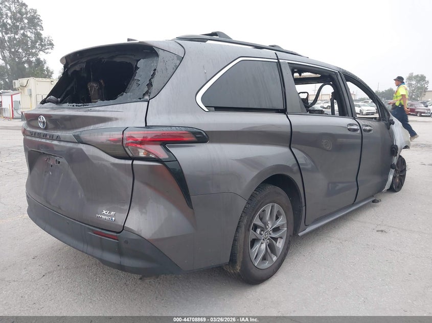 2021 Toyota Sienna VIN 5TDYRKEC4MS026465 IAAI salvage auction — TOTAL BURN, Salvage Title, sold $2,225 on 2026-07-15 (photo 4)